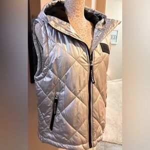 Love & Sports Silver Down Vest
Size Small